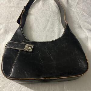 Black shoulder bag
